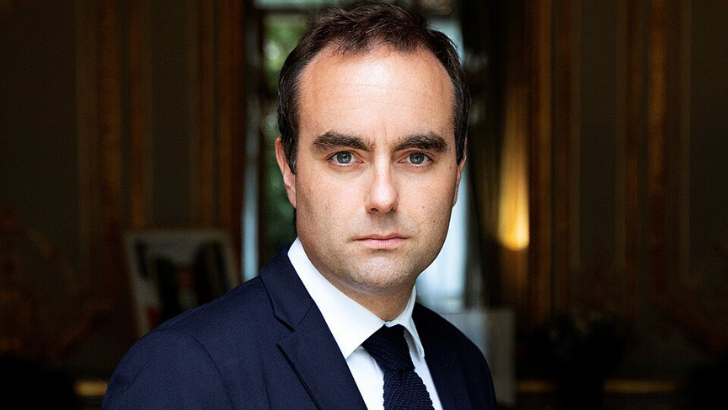 https://www.salarnews.in/public/uploads/images/newsimages/maannewsimage06102025_155403_Sebastien Lecornu.png